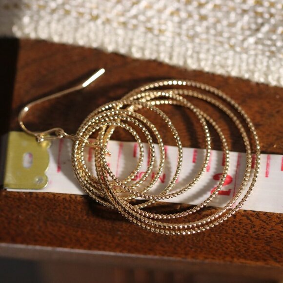 Avon Dusted in Glamor Drop Earrings Goldtone W/Original Box - Picture 3 of 3